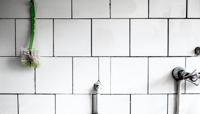 How to Sell a Fixer-Upper House Fast: 9 Shortcuts to an Offer