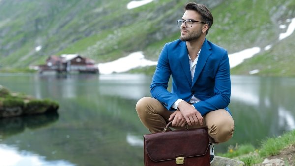 4 Things Men Think Make Them Attractive (But Don’t)