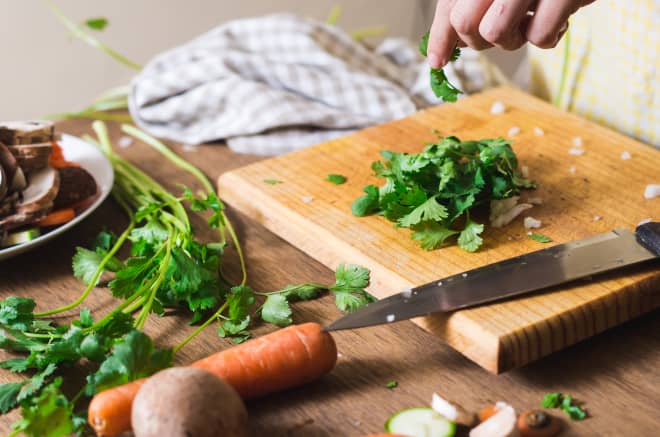 The Game-Changing Amazon Find That Stores and Protects Knives Without Taking Up Valuable Drawer Space