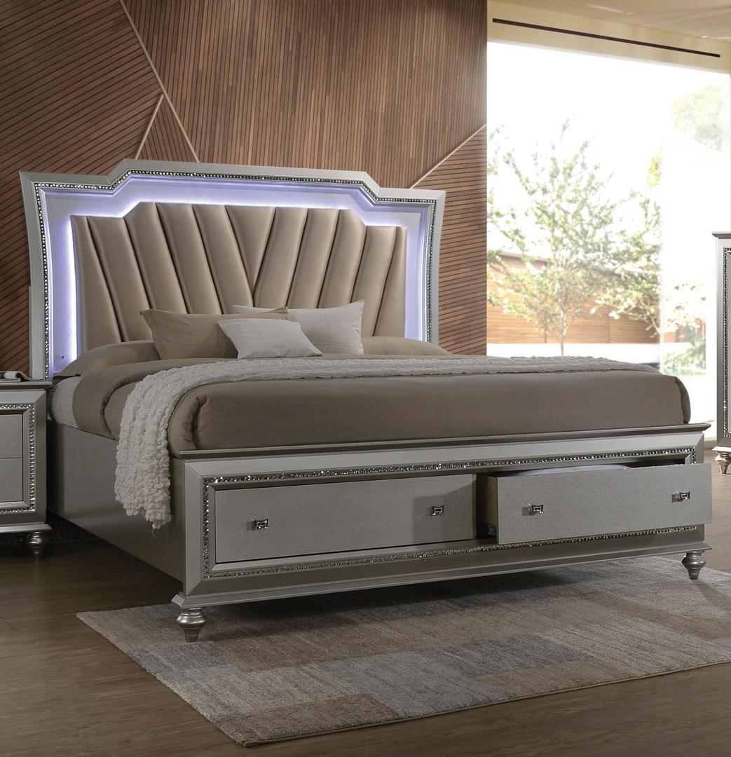 Acme Kaitlyn Queen Bed With Pu And Champagne 27230Q